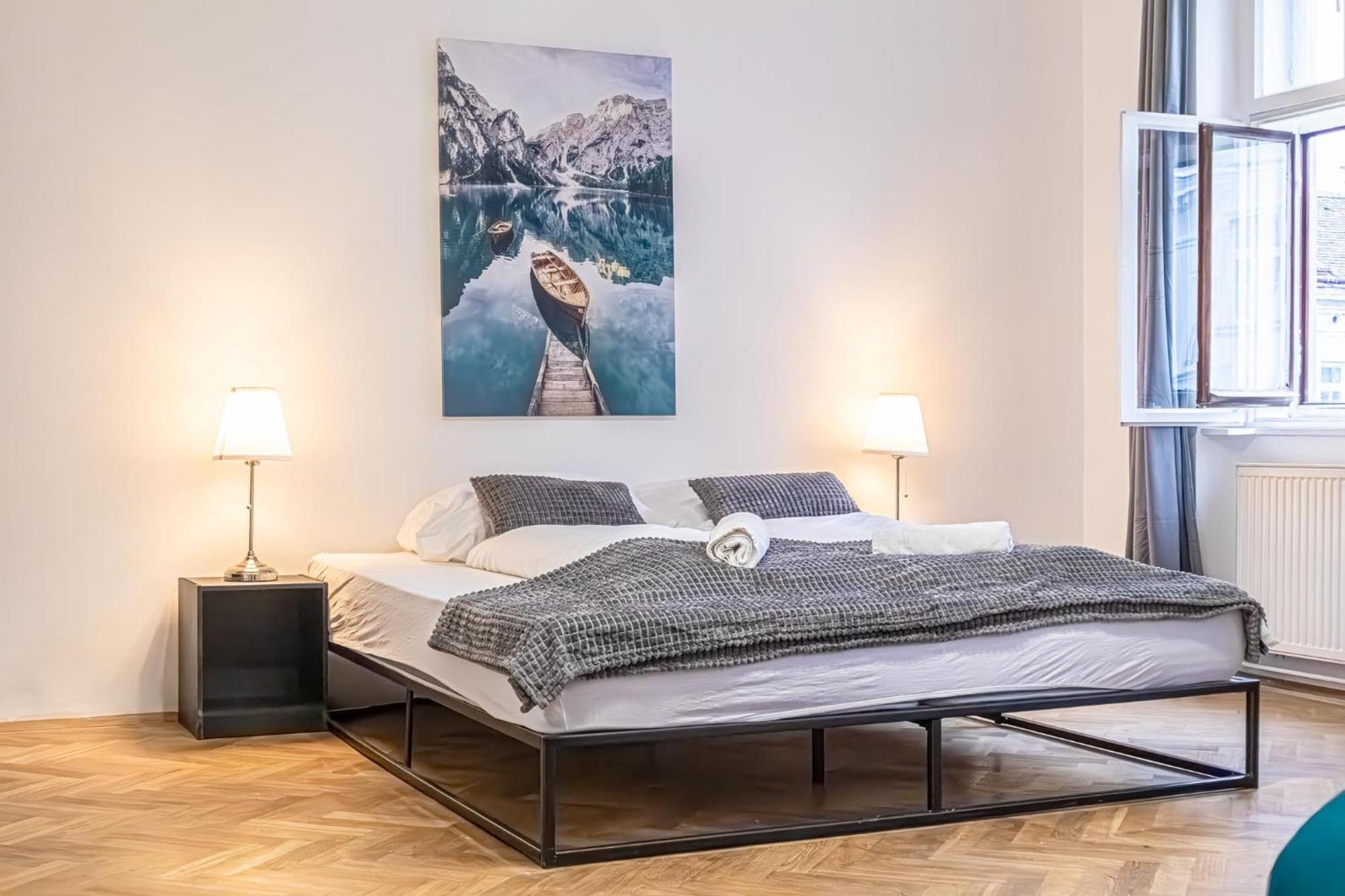 Spacious 2Br Apt -Near Wiener Stadthalle Burggassewiener Well Located Viena Exterior foto