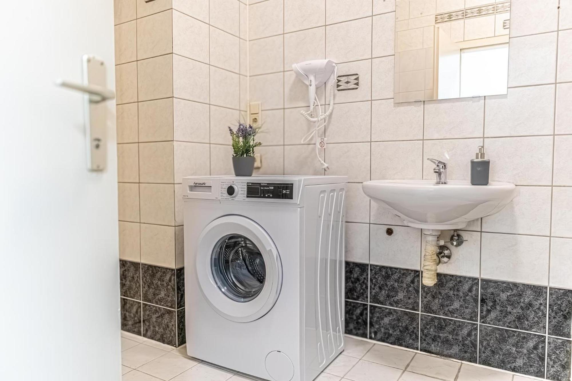 Spacious 2Br Apt -Near Wiener Stadthalle Burggassewiener Well Located Viena Exterior foto
