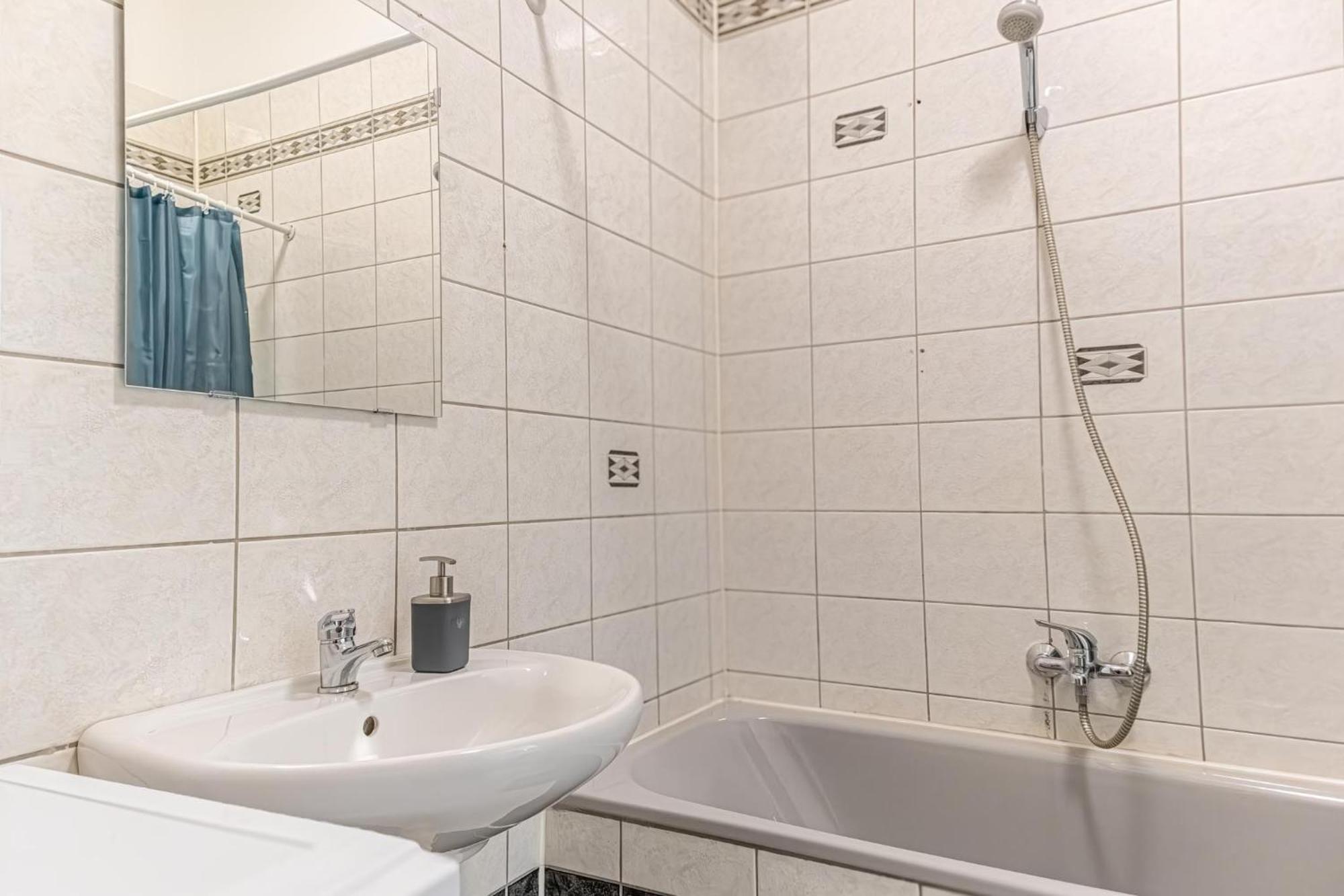 Spacious 2Br Apt -Near Wiener Stadthalle Burggassewiener Well Located Viena Exterior foto
