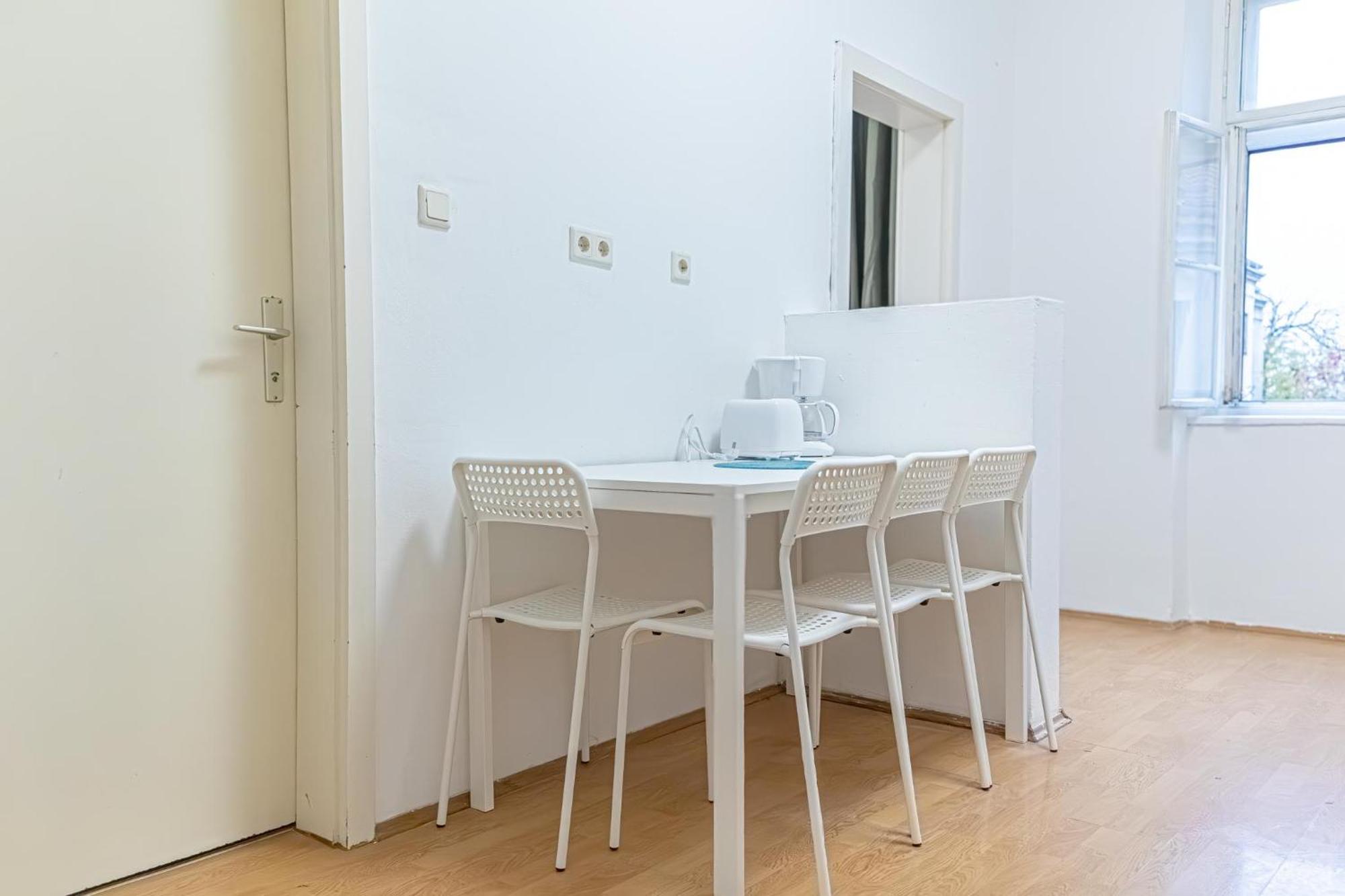 Spacious 2Br Apt -Near Wiener Stadthalle Burggassewiener Well Located Viena Exterior foto